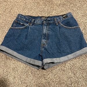 High rise shorts pleated